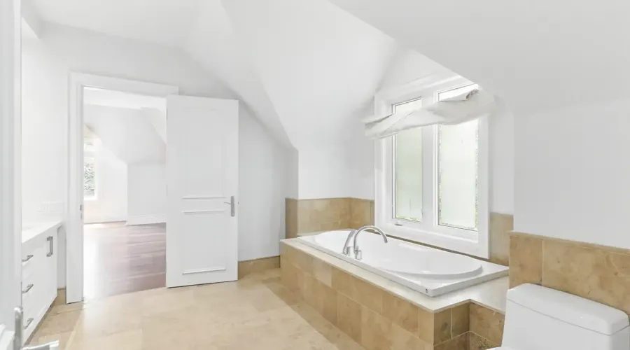 955 Albertson Crescent, Mississauga, Ontario, L5H 3C6, Canada, 4 Bedrooms Bedrooms, ,5 BathroomsBathrooms,Residential,For Sale,Albertson Crescent,1834495
