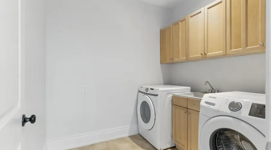 955 Albertson Crescent, Mississauga, Ontario, L5H 3C6, Canada, 4 Bedrooms Bedrooms, ,5 BathroomsBathrooms,Residential,For Sale,Albertson Crescent,1834495