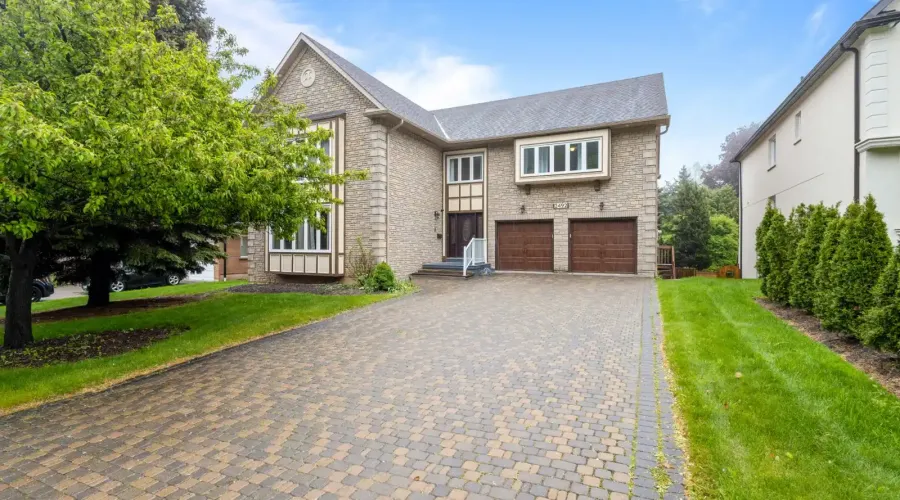 2492 Erin Centre Boulevard, Mississauga, Ontario, L5M 5B2, Canada, 4 Bedrooms Bedrooms, ,6 BathroomsBathrooms,Residential,For Sale,Erin Centre Boulevard,1834496