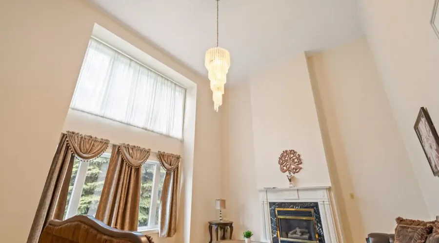 2492 Erin Centre Boulevard, Mississauga, Ontario, L5M 5B2, Canada, 4 Bedrooms Bedrooms, ,6 BathroomsBathrooms,Residential,For Sale,Erin Centre Boulevard,1834496