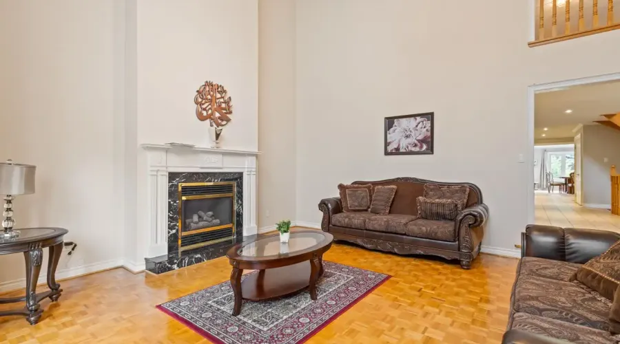 2492 Erin Centre Boulevard, Mississauga, Ontario, L5M 5B2, Canada, 4 Bedrooms Bedrooms, ,6 BathroomsBathrooms,Residential,For Sale,Erin Centre Boulevard,1834496