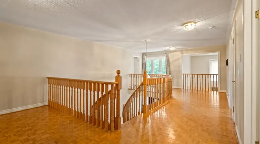 2492 Erin Centre Boulevard, Mississauga, Ontario, L5M 5B2, Canada, 4 Bedrooms Bedrooms, ,6 BathroomsBathrooms,Residential,For Sale,Erin Centre Boulevard,1834496