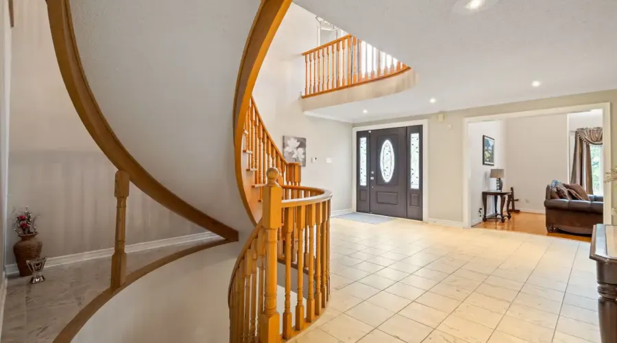 2492 Erin Centre Boulevard, Mississauga, Ontario, L5M 5B2, Canada, 4 Bedrooms Bedrooms, ,6 BathroomsBathrooms,Residential,For Sale,Erin Centre Boulevard,1834496