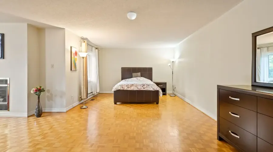 2492 Erin Centre Boulevard, Mississauga, Ontario, L5M 5B2, Canada, 4 Bedrooms Bedrooms, ,6 BathroomsBathrooms,Residential,For Sale,Erin Centre Boulevard,1834496
