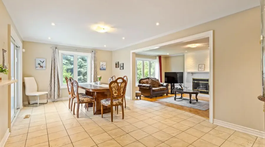 2492 Erin Centre Boulevard, Mississauga, Ontario, L5M 5B2, Canada, 4 Bedrooms Bedrooms, ,6 BathroomsBathrooms,Residential,For Sale,Erin Centre Boulevard,1834496