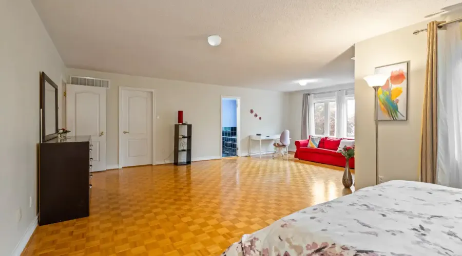 2492 Erin Centre Boulevard, Mississauga, Ontario, L5M 5B2, Canada, 4 Bedrooms Bedrooms, ,6 BathroomsBathrooms,Residential,For Sale,Erin Centre Boulevard,1834496