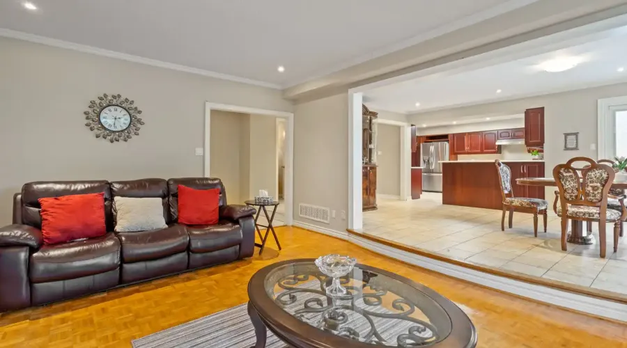 2492 Erin Centre Boulevard, Mississauga, Ontario, L5M 5B2, Canada, 4 Bedrooms Bedrooms, ,6 BathroomsBathrooms,Residential,For Sale,Erin Centre Boulevard,1834496