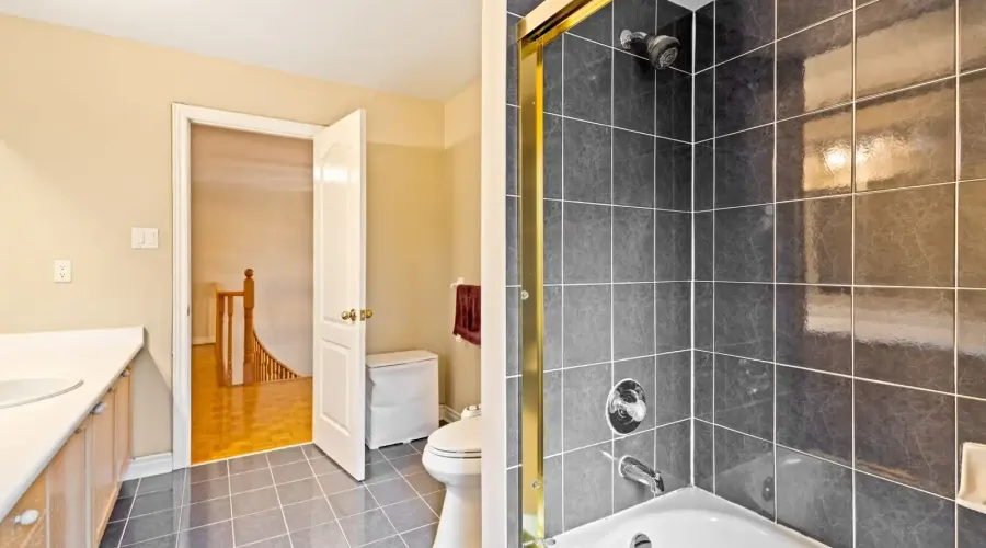 2492 Erin Centre Boulevard, Mississauga, Ontario, L5M 5B2, Canada, 4 Bedrooms Bedrooms, ,6 BathroomsBathrooms,Residential,For Sale,Erin Centre Boulevard,1834496