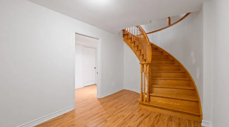 2492 Erin Centre Boulevard, Mississauga, Ontario, L5M 5B2, Canada, 4 Bedrooms Bedrooms, ,6 BathroomsBathrooms,Residential,For Sale,Erin Centre Boulevard,1834496