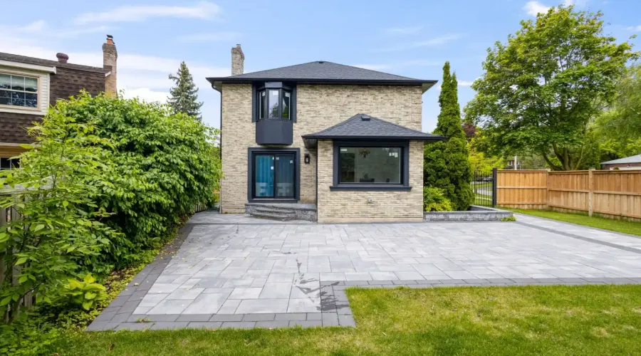 2535 Robin Drive, Mississauga, Ontario, L5K 2G2, Canada, 4 Bedrooms Bedrooms, ,4 BathroomsBathrooms,Residential,For Sale,Robin Drive,1839356
