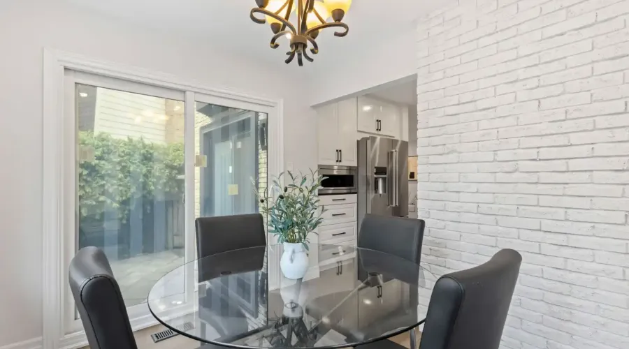 2535 Robin Drive, Mississauga, Ontario, L5K 2G2, Canada, 4 Bedrooms Bedrooms, ,4 BathroomsBathrooms,Residential,For Sale,Robin Drive,1839356