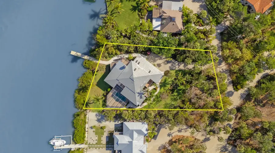 2681 Coconut Drive, Sanibel, Florida, 33957, United States, 3 Bedrooms Bedrooms, 12 Rooms Rooms,3 BathroomsBathrooms,Residential,For Sale,Coconut,1839783