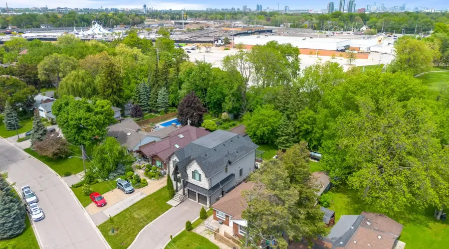 1487 Myron Drive, Mississauga, Ontario, L5E 2N5, Canada, 4 Bedrooms Bedrooms, ,6 BathroomsBathrooms,Residential,For Sale,Myron Drive,1843481