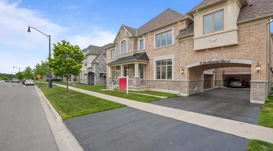 11 Burlwood Road, Brampton, Ontario, L6P 4E9, Canada, 6 Bedrooms Bedrooms, ,7 BathroomsBathrooms,Residential,For Sale,Burlwood Road,1849582