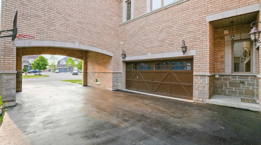 11 Burlwood Road, Brampton, Ontario, L6P 4E9, Canada, 6 Bedrooms Bedrooms, ,7 BathroomsBathrooms,Residential,For Sale,Burlwood Road,1849582