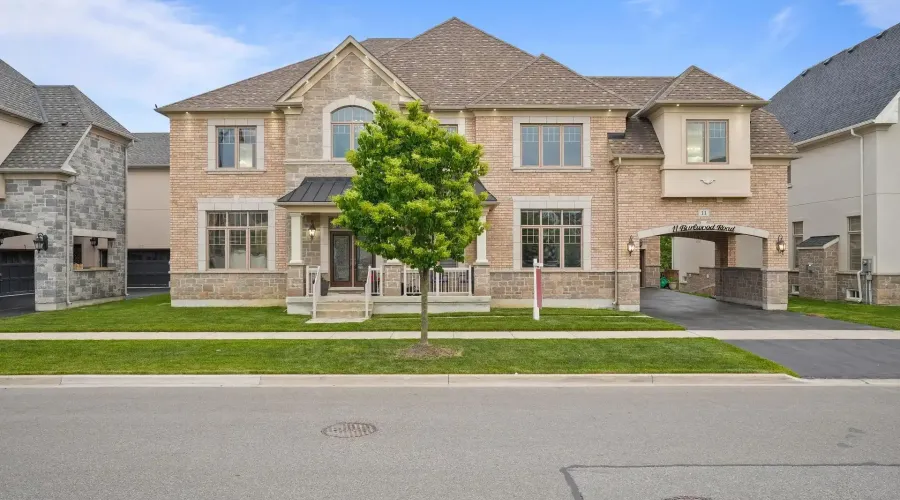 11 Burlwood Road, Brampton, Ontario, L6P 4E9, Canada, 6 Bedrooms Bedrooms, ,7 BathroomsBathrooms,Residential,For Sale,Burlwood Road,1849582