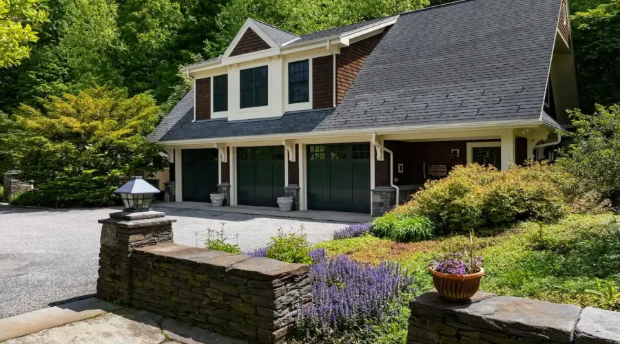 Address not available!, 12 Rooms Rooms,5 BathroomsBathrooms,Residential,For Sale,East,1850679