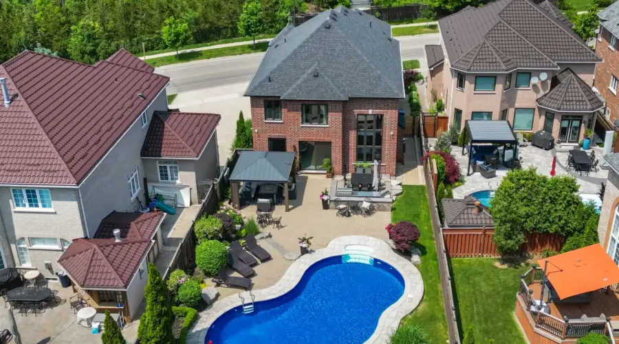 956 Sombrero Way, Mississauga, Ontario, L5W 1S9, Canada, 4 Bedrooms Bedrooms, ,5 BathroomsBathrooms,Residential,For Sale,Sombrero Way,1860337