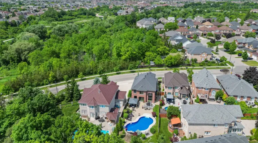 956 Sombrero Way, Mississauga, Ontario, L5W 1S9, Canada, 4 Bedrooms Bedrooms, ,5 BathroomsBathrooms,Residential,For Sale,Sombrero Way,1860337