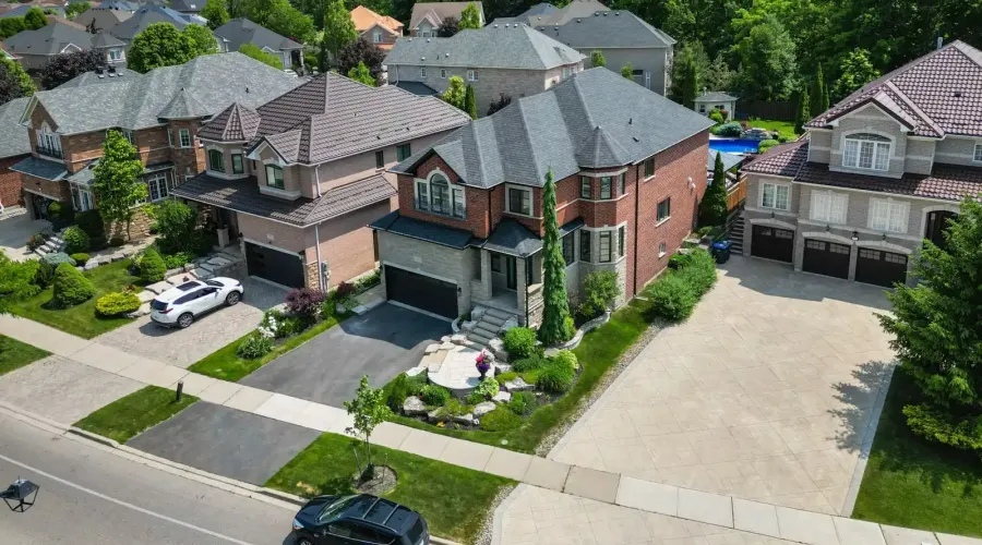 956 Sombrero Way, Mississauga, Ontario, L5W 1S9, Canada, 4 Bedrooms Bedrooms, ,5 BathroomsBathrooms,Residential,For Sale,Sombrero Way,1860337