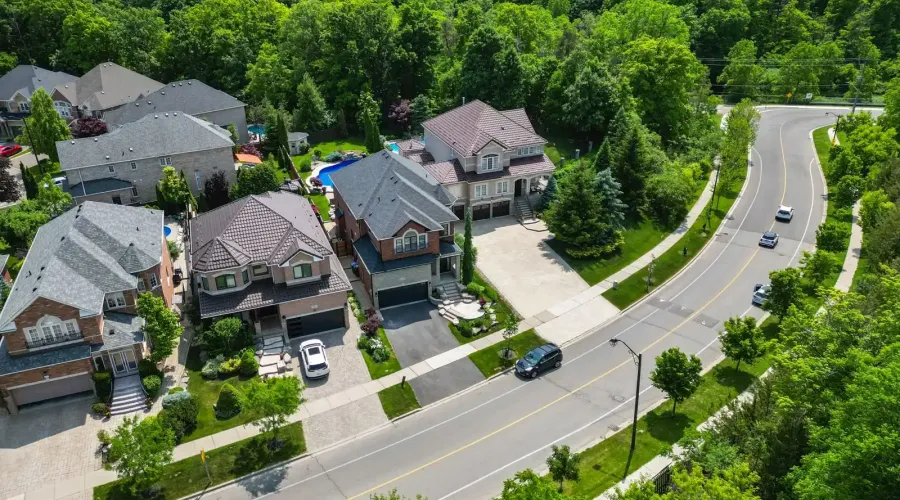 956 Sombrero Way, Mississauga, Ontario, L5W 1S9, Canada, 4 Bedrooms Bedrooms, ,5 BathroomsBathrooms,Residential,For Sale,Sombrero Way,1860337