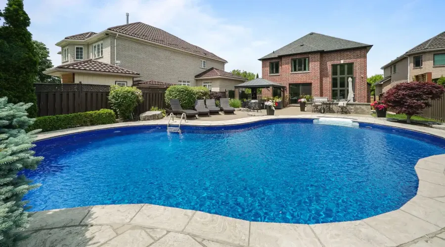 956 Sombrero Way, Mississauga, Ontario, L5W 1S9, Canada, 4 Bedrooms Bedrooms, ,5 BathroomsBathrooms,Residential,For Sale,Sombrero Way,1860337