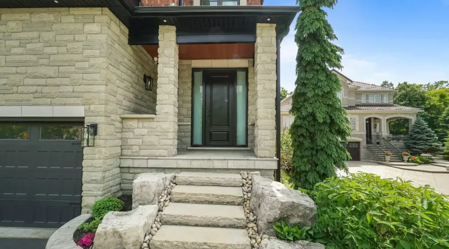 956 Sombrero Way, Mississauga, Ontario, L5W 1S9, Canada, 4 Bedrooms Bedrooms, ,5 BathroomsBathrooms,Residential,For Sale,Sombrero Way,1860337