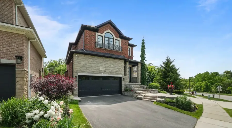 956 Sombrero Way, Mississauga, Ontario, L5W 1S9, Canada, 4 Bedrooms Bedrooms, ,5 BathroomsBathrooms,Residential,For Sale,Sombrero Way,1860337