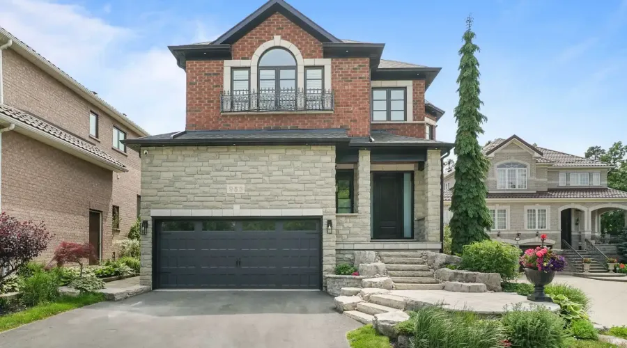 956 Sombrero Way, Mississauga, Ontario, L5W 1S9, Canada, 4 Bedrooms Bedrooms, ,5 BathroomsBathrooms,Residential,For Sale,Sombrero Way,1860337