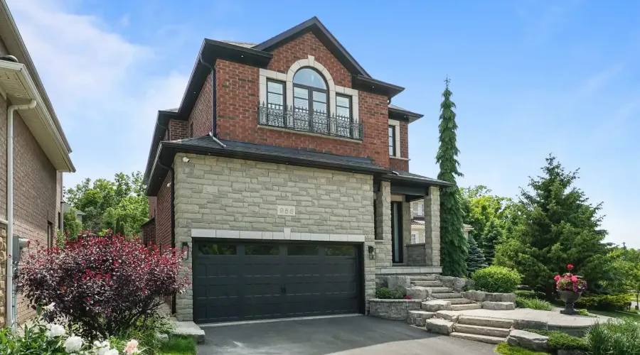 956 Sombrero Way, Mississauga, Ontario, L5W 1S9, Canada, 4 Bedrooms Bedrooms, ,5 BathroomsBathrooms,Residential,For Sale,Sombrero Way,1860337