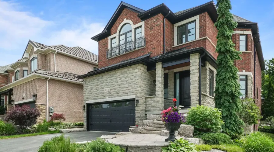 956 Sombrero Way, Mississauga, Ontario, L5W 1S9, Canada, 4 Bedrooms Bedrooms, ,5 BathroomsBathrooms,Residential,For Sale,Sombrero Way,1860337