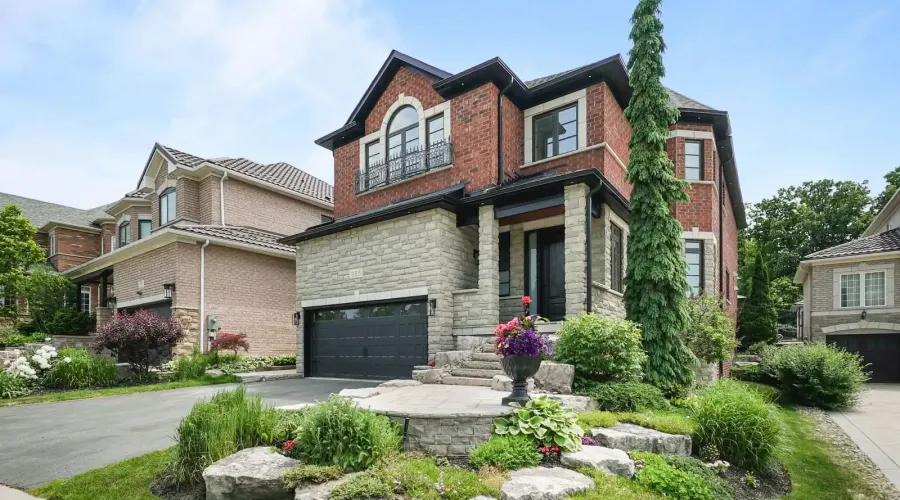 956 Sombrero Way, Mississauga, Ontario, L5W 1S9, Canada, 4 Bedrooms Bedrooms, ,5 BathroomsBathrooms,Residential,For Sale,Sombrero Way,1860337