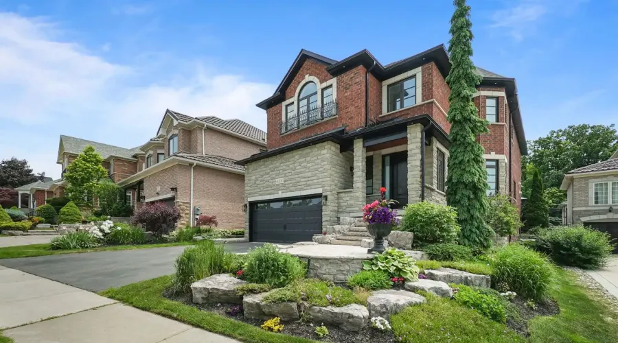 956 Sombrero Way, Mississauga, Ontario, L5W 1S9, Canada, 4 Bedrooms Bedrooms, ,5 BathroomsBathrooms,Residential,For Sale,Sombrero Way,1860337