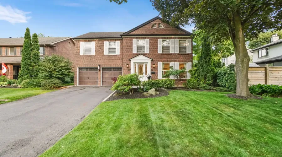 1882 Sherwood Forrest Circle, Mississauga, Ontario, L5K 2E7, Canada, 5 Bedrooms Bedrooms, ,5 BathroomsBathrooms,Residential,For Sale,Sherwood Forrest Circle,1860338