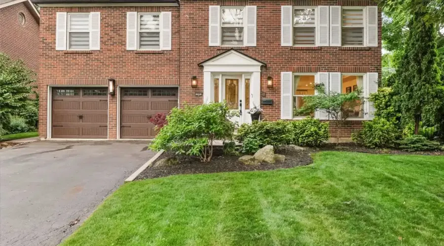 1882 Sherwood Forrest Circle, Mississauga, Ontario, L5K 2E7, Canada, 5 Bedrooms Bedrooms, ,5 BathroomsBathrooms,Residential,For Sale,Sherwood Forrest Circle,1860338