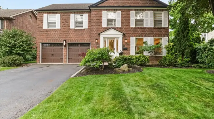 1882 Sherwood Forrest Circle, Mississauga, Ontario, L5K 2E7, Canada, 5 Bedrooms Bedrooms, ,5 BathroomsBathrooms,Residential,For Sale,Sherwood Forrest Circle,1860338