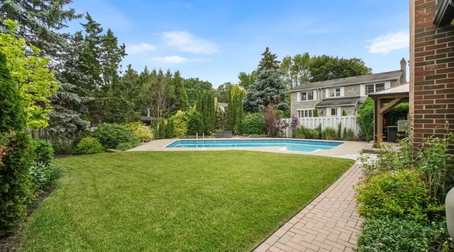 1882 Sherwood Forrest Circle, Mississauga, Ontario, L5K 2E7, Canada, 5 Bedrooms Bedrooms, ,5 BathroomsBathrooms,Residential,For Sale,Sherwood Forrest Circle,1860338
