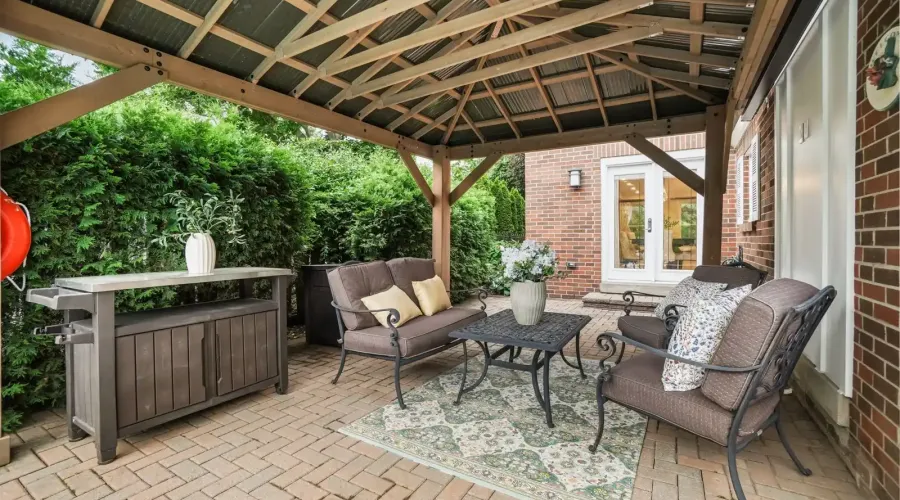 1882 Sherwood Forrest Circle, Mississauga, Ontario, L5K 2E7, Canada, 5 Bedrooms Bedrooms, ,5 BathroomsBathrooms,Residential,For Sale,Sherwood Forrest Circle,1860338