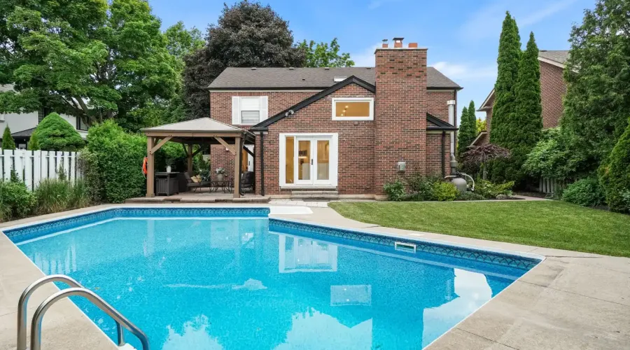 1882 Sherwood Forrest Circle, Mississauga, Ontario, L5K 2E7, Canada, 5 Bedrooms Bedrooms, ,5 BathroomsBathrooms,Residential,For Sale,Sherwood Forrest Circle,1860338