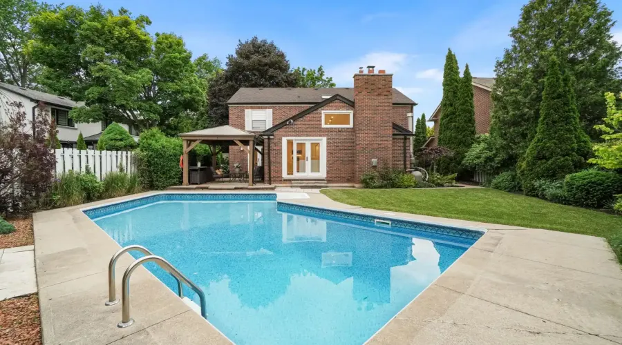 1882 Sherwood Forrest Circle, Mississauga, Ontario, L5K 2E7, Canada, 5 Bedrooms Bedrooms, ,5 BathroomsBathrooms,Residential,For Sale,Sherwood Forrest Circle,1860338