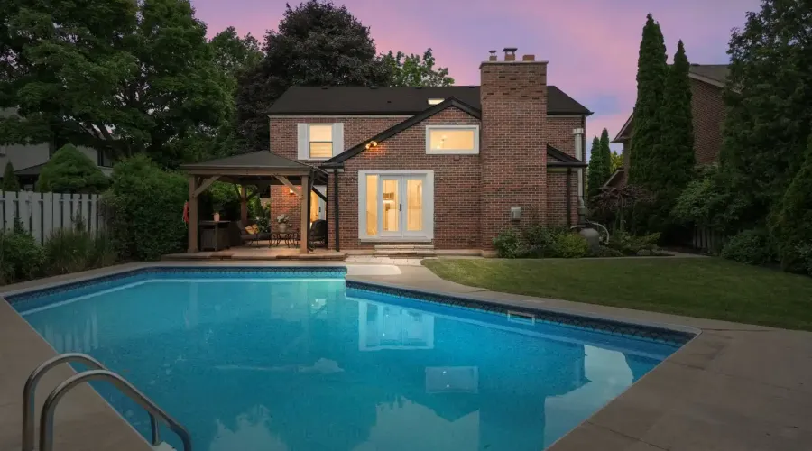 1882 Sherwood Forrest Circle, Mississauga, Ontario, L5K 2E7, Canada, 5 Bedrooms Bedrooms, ,5 BathroomsBathrooms,Residential,For Sale,Sherwood Forrest Circle,1860338