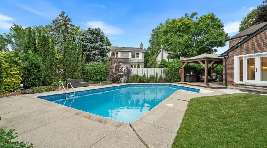 1882 Sherwood Forrest Circle, Mississauga, Ontario, L5K 2E7, Canada, 5 Bedrooms Bedrooms, ,5 BathroomsBathrooms,Residential,For Sale,Sherwood Forrest Circle,1860338