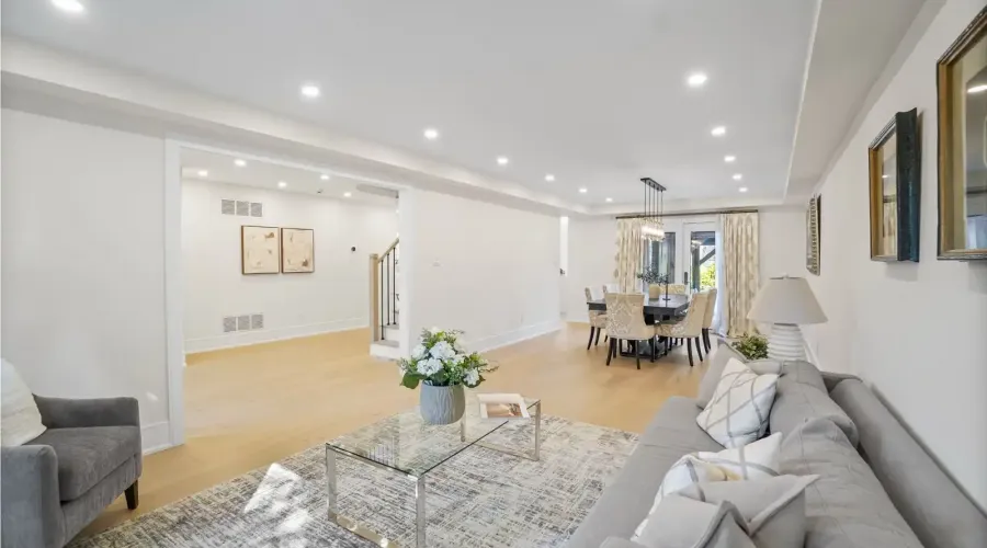 1882 Sherwood Forrest Circle, Mississauga, Ontario, L5K 2E7, Canada, 5 Bedrooms Bedrooms, ,5 BathroomsBathrooms,Residential,For Sale,Sherwood Forrest Circle,1860338