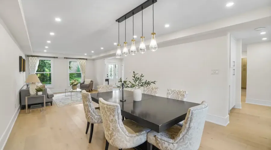 1882 Sherwood Forrest Circle, Mississauga, Ontario, L5K 2E7, Canada, 5 Bedrooms Bedrooms, ,5 BathroomsBathrooms,Residential,For Sale,Sherwood Forrest Circle,1860338