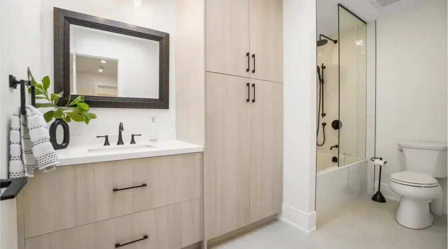 1882 Sherwood Forrest Circle, Mississauga, Ontario, L5K 2E7, Canada, 5 Bedrooms Bedrooms, ,5 BathroomsBathrooms,Residential,For Sale,Sherwood Forrest Circle,1860338