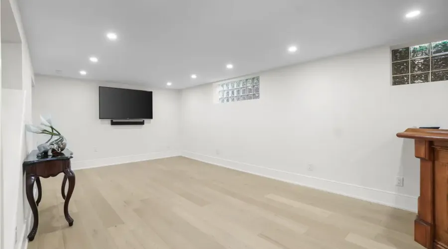 1882 Sherwood Forrest Circle, Mississauga, Ontario, L5K 2E7, Canada, 5 Bedrooms Bedrooms, ,5 BathroomsBathrooms,Residential,For Sale,Sherwood Forrest Circle,1860338