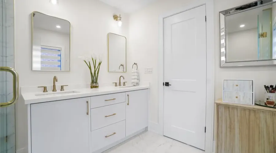 1882 Sherwood Forrest Circle, Mississauga, Ontario, L5K 2E7, Canada, 5 Bedrooms Bedrooms, ,5 BathroomsBathrooms,Residential,For Sale,Sherwood Forrest Circle,1860338