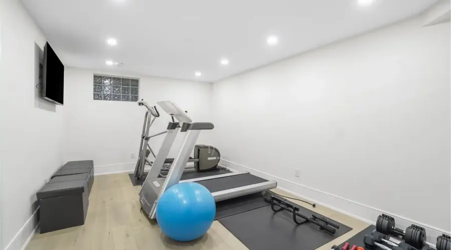 1882 Sherwood Forrest Circle, Mississauga, Ontario, L5K 2E7, Canada, 5 Bedrooms Bedrooms, ,5 BathroomsBathrooms,Residential,For Sale,Sherwood Forrest Circle,1860338