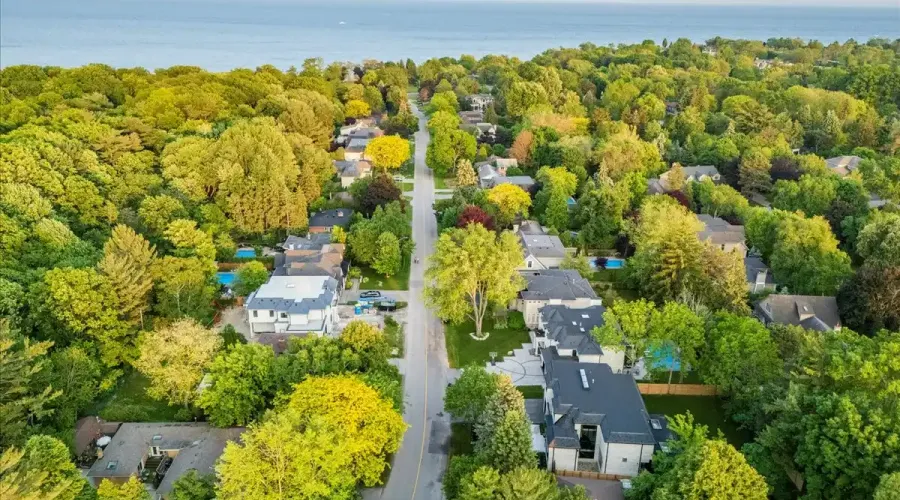170 Woodhaven Park Drive, Oakville, Ontario, L6L 4K6, Canada, 4 Bedrooms Bedrooms, ,6 BathroomsBathrooms,Residential,For Sale,Woodhaven Park Drive,1862922