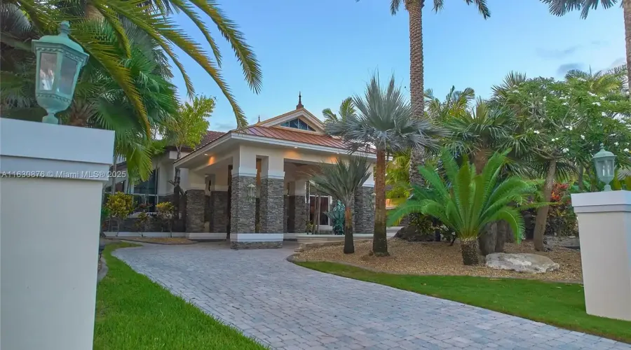 2941 Paddock Ln, Weston, Florida, 33331, United States, 7 Bedrooms Bedrooms, ,8 BathroomsBathrooms,Single family home,For Sale,Paddock Ln,1867905
